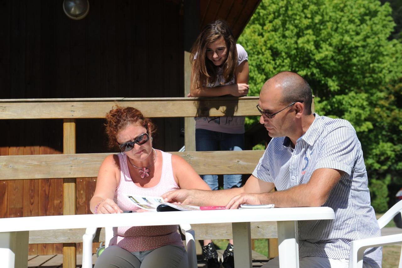 Camping Des Lacs*** Villa Celles-sur-Plaine Luaran gambar